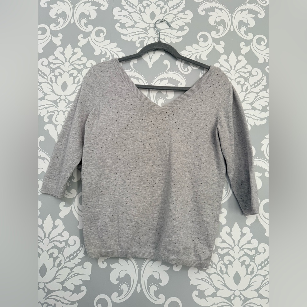 4/$25 • Smart‎ Set Light Gray V-Neck Sweater